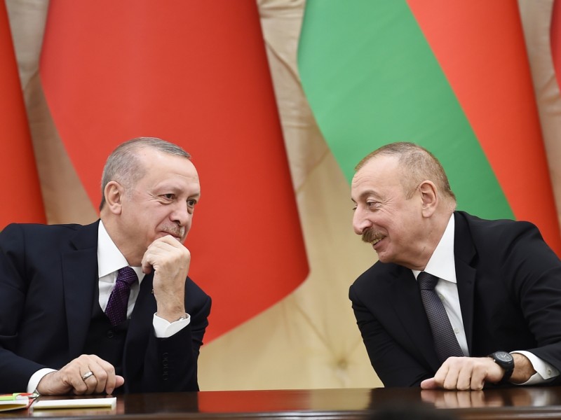 Эрдоган и Алиев принимают участие в открытии аэропорта в Турции