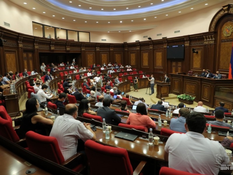 Парламент Армении приступил к рассмотрению «закона о конопле»