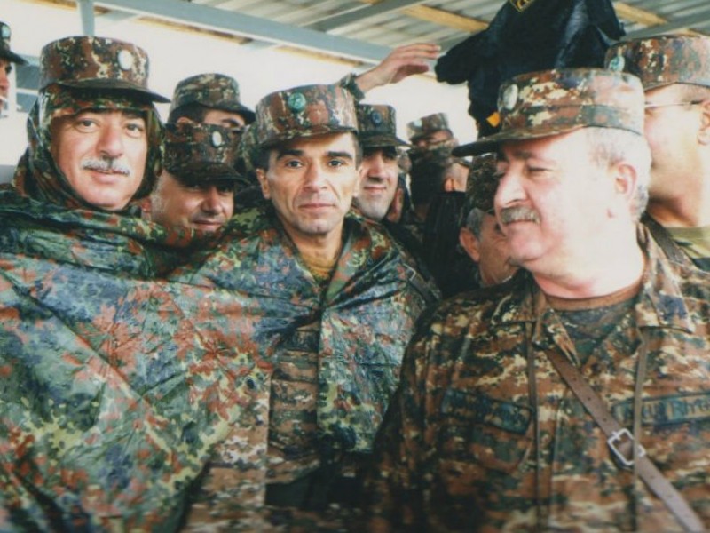 Министр обороны Арцаха Микаел Арзуманян освобожден от занимаемой должности 