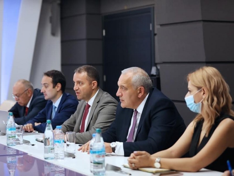 Ваан Керобян и Лаша Хуцишвили обсудили проблемы транзитных перевозок 