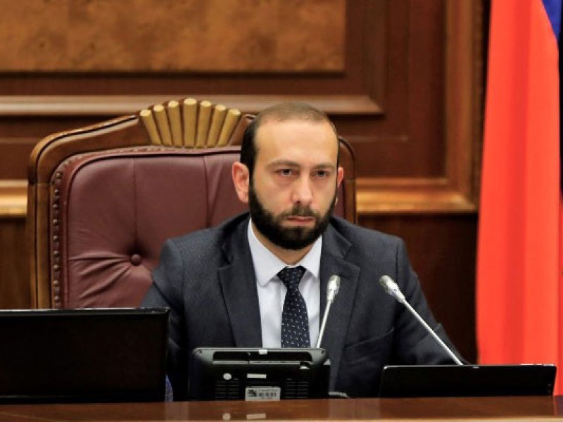 Арарат Мирзоян призвал зарубежных коллег повлиять на Баку из-за ситуации на границе