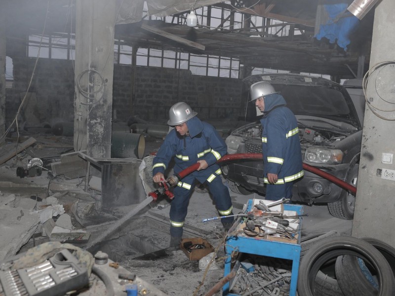 Три человека пострадали при взрыве газобаллонного оборудования в Зовуни 