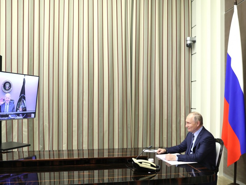 Кремль рассказал, что обсуждали Путин и Байден два часа 
