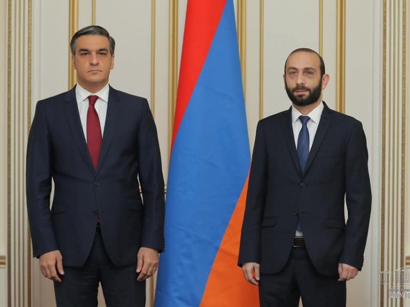 Арман Татоян и Арарат Мирзоян обсудили вопрос возвращения армянских пленных