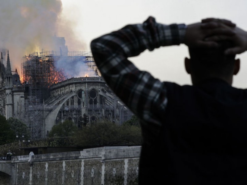 Несчастный случай: Названа вероятная причина пожара в соборе Парижской Богоматери