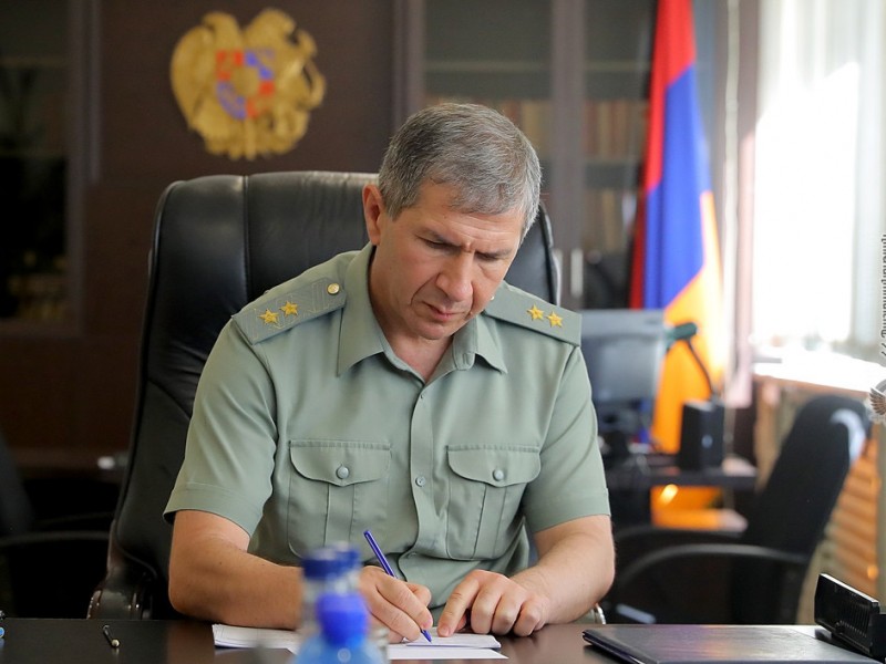 Армия не подчинится незаконным указаниям об отставке начальника Генштаба - Манукян