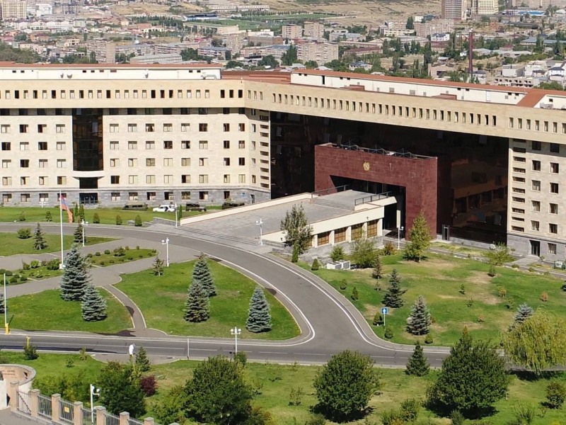 ВС Азербайджана открыли огонь по металлургическому заводу, строящемуся в Ерасхе