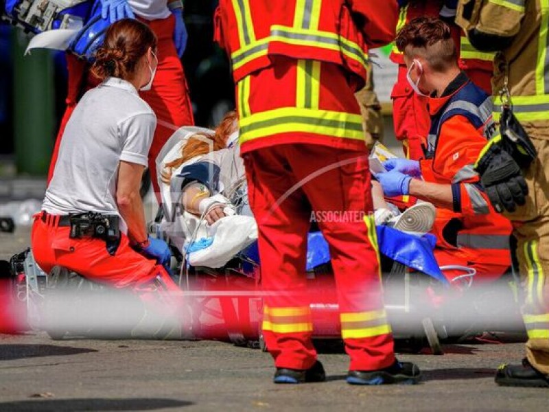 Один человек погиб, еще восемь пострадали от наезда автомобиля в Берлине