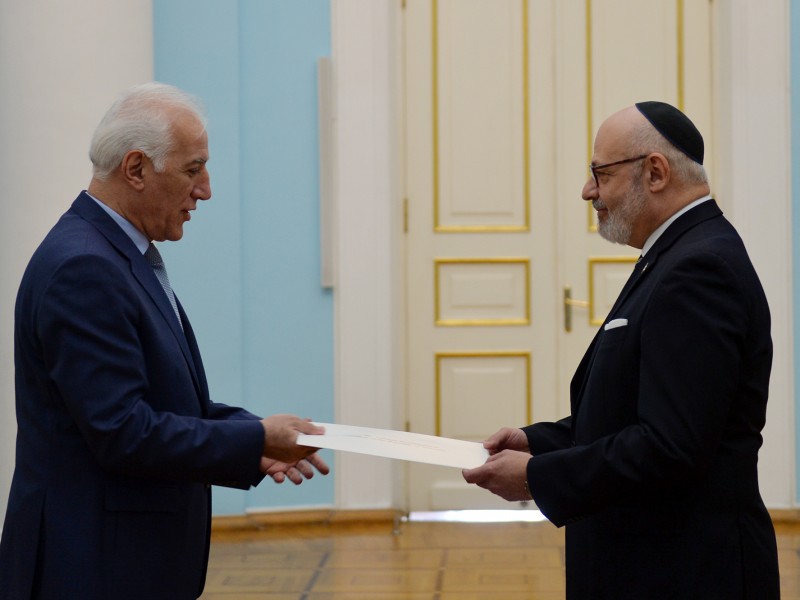 Посол Израиля вручил верительные грамоты президенту Армении
