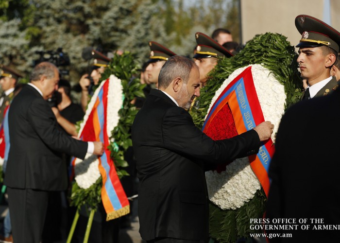 Представители высшего руководства Армении и Арцаха посетили воинский пантеон “Ераблур”  