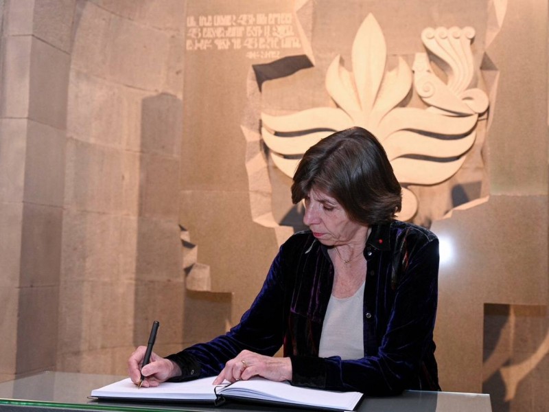 Глава МИД Франции Катрин Колонна посетила мемориал памяти жертв Геноцида армян 