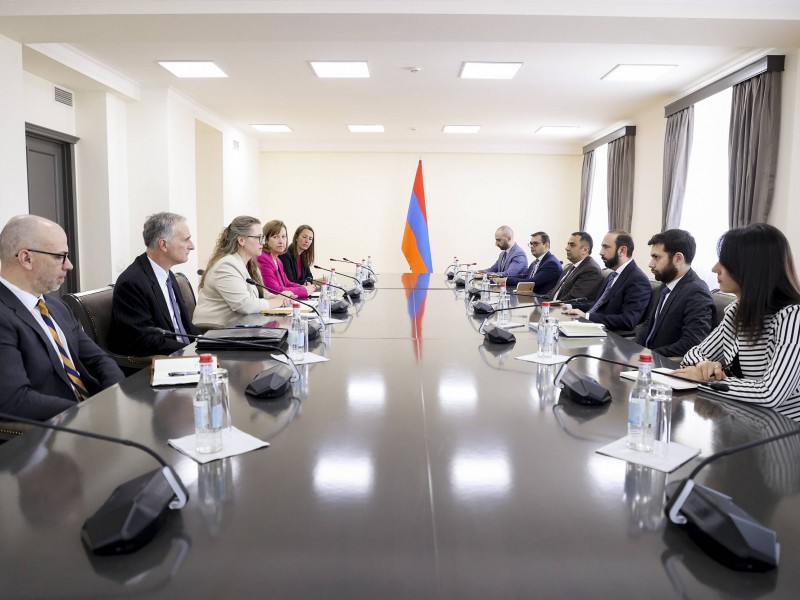 Мирзоян и замгоссекретаря США обсудили вопросы по установлению стабильности в регионе