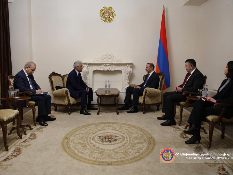 Армен Григорян и генсек ОДКБ обсудили ситуацию на армяно-азербайджанской границе