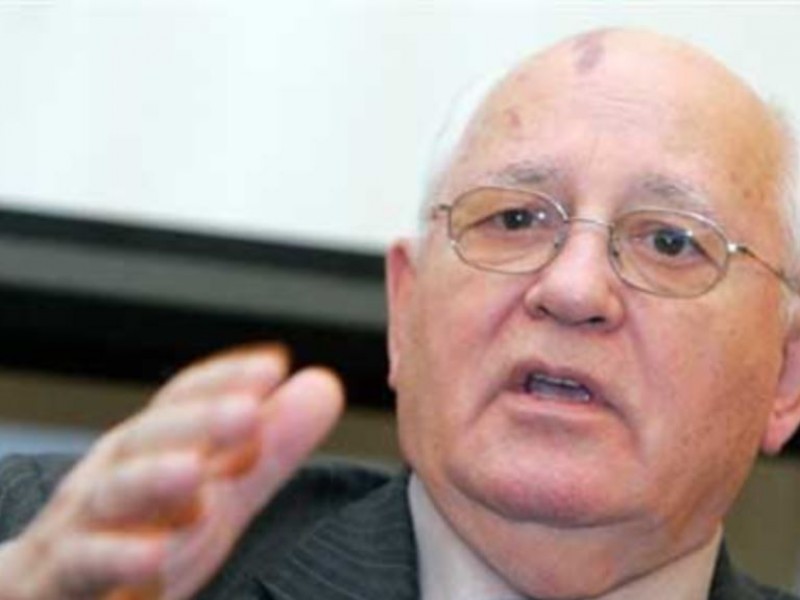 Горбачев: Разрывать старые соглашения по разоружению ни в коем случае нельзя