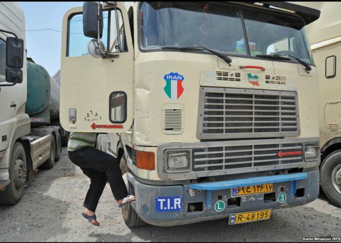 Таможня Ирана призвала транспортные компании не посылать сейчас грузы на границу Армении