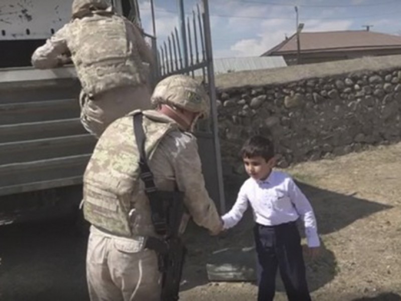 Российские миротворцы обеспечили учебные заведения Карабаха емкостями для питьевой воды