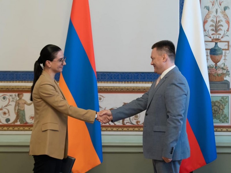Генпрокуроры Армении и РФ на ПМЭФ высказались за развитие двустороннего сотрудничества