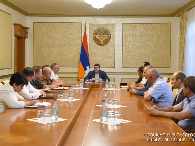 Президент Арцаха провел совещание по вопросам военно-политической обстановки