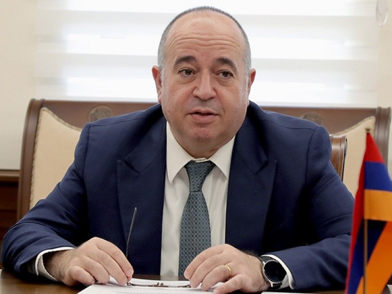 Делегация во главе с министром обороны Армении отправилась в Москву