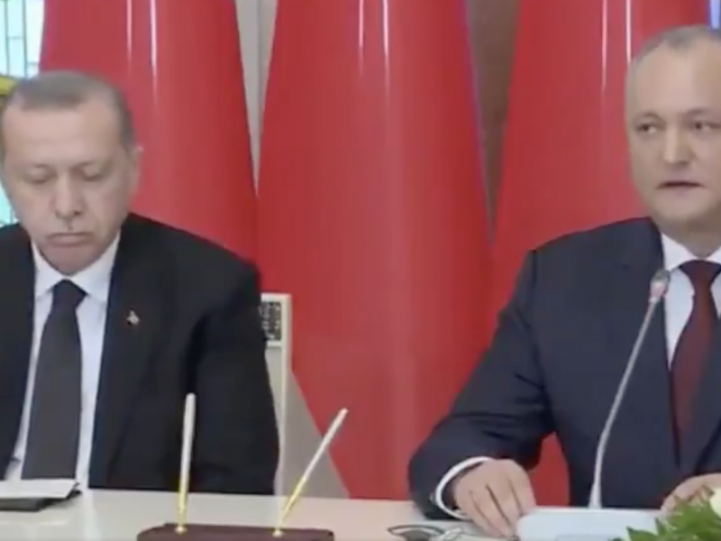 Эрдоган заснул на совместной пресс-конференции с молдавским коллегой 