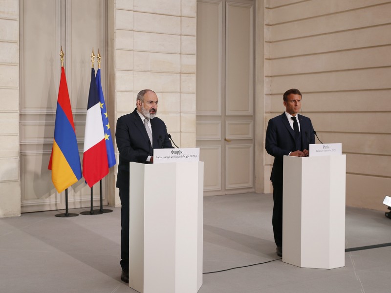 Пашинян заявил о готовности подписать мирный договор с Баку с взаимным признанием границ