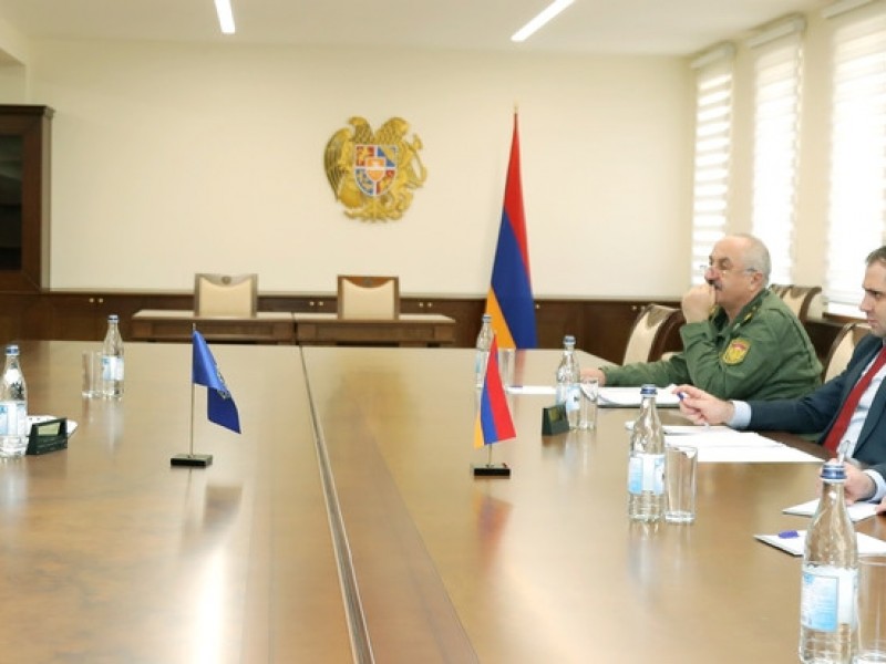 Министр обороны и посол Германии обсудили ситуацию в Арцахе 