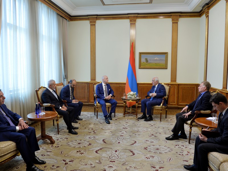 Վահագն Խաչատուրյանն ընդունել է հայ-կանադական «ԱԳԱՊԵ» ընկերության հիմնադիր ղեկավարին