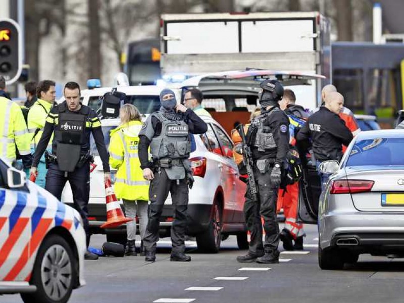 Теракт в голландском Утрехте: один человек погиб, убийца в бегах
