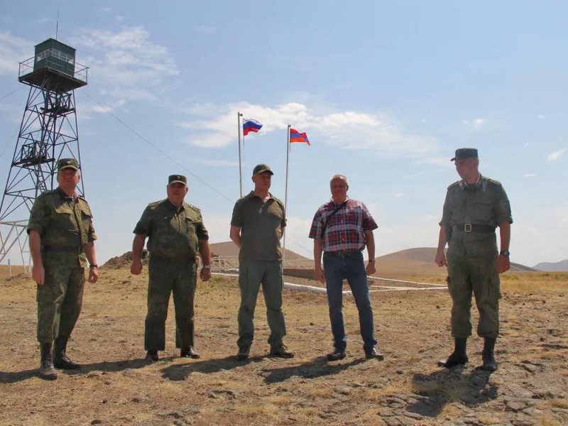 Посол России Сергей Копыркин во время отпуска посетил армяно-турецкую границу