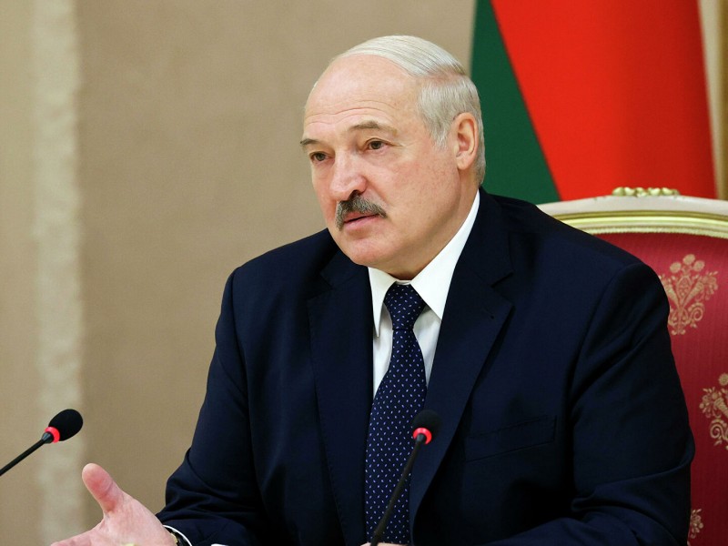 Лукашенко заявил, что готов отказаться от части своих полномочий 