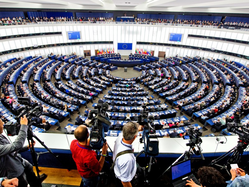 Ряд депутатов Европарламента призвал Шарля Мишеля оказать давление на Баку