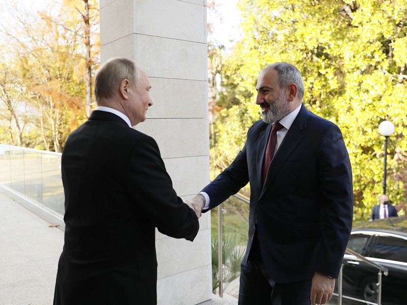 Путин: Армения не уходит из СНГ