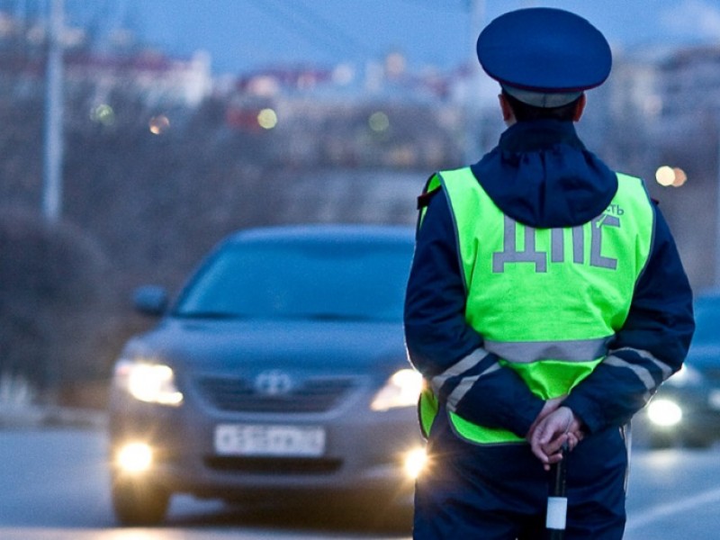МВД планирует обязать иностранных водителей менять права через полгода проживания в России