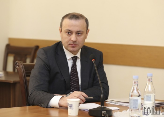 Секретарь Совета безопасности Армении и посол Франции обсудили ситуацию в Арцахе