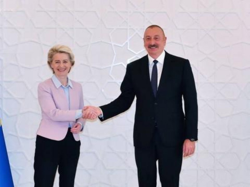 Глава Еврокомиссии и Алиев обсудили отношения ЕС и Азербайджана 