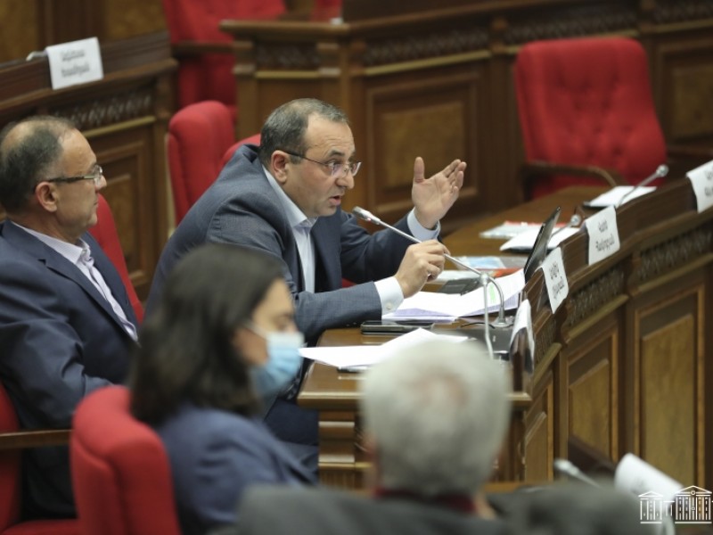 Оппозиция обвиняет правительство в нарушении закона о Севане