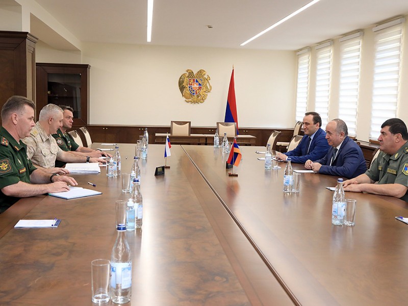 Կարապետյանն ու Մուրադովը քննարկել են իրադրությունը հայ-ադրբեջանական սահմանին 