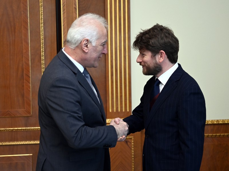 Президент и посол Франции обсудили деятельность наблюдателей ЕС в Армении 