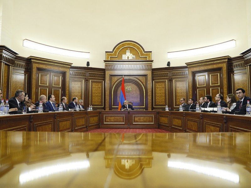 Пашиняну представлен доклад о деятельности аппарата премьер-министра за 2022 год