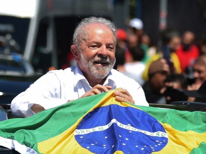 Президент Бразилии вернулся в разгромленную в ходе беспорядков резиденцию в столице