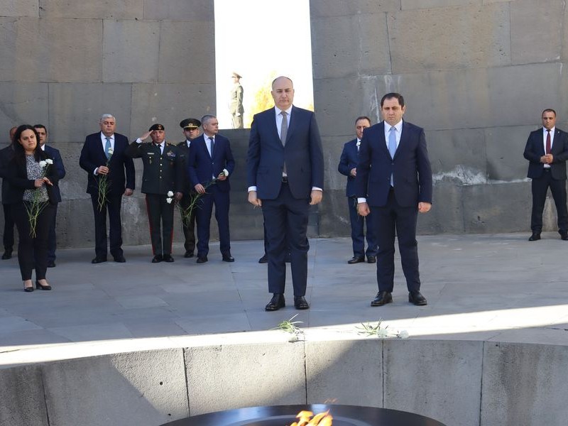 Министр обороны Грузии отдал дань уважения памяти жертв Геноцида армян