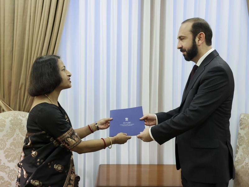 Арарат Мирзоян и посол Индии коснулись перспектив развития армяно-индийских отношений