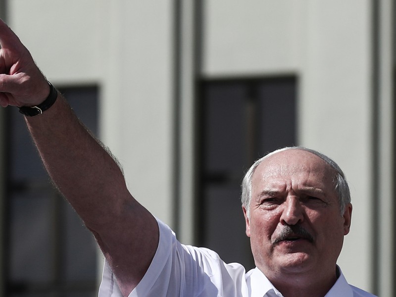 Лукашенко пригрозил разобраться с митингующими у заводов