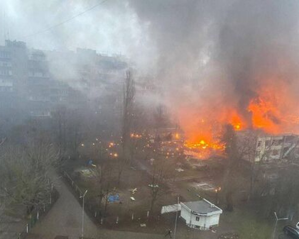 Глава МВД Украины и его первый заместитель погибли при падении вертолета в Броварах