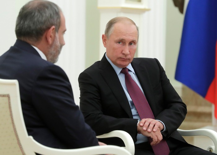 Пашинян обсудил с Путиным по телефону ситуацию в Арцахе 
