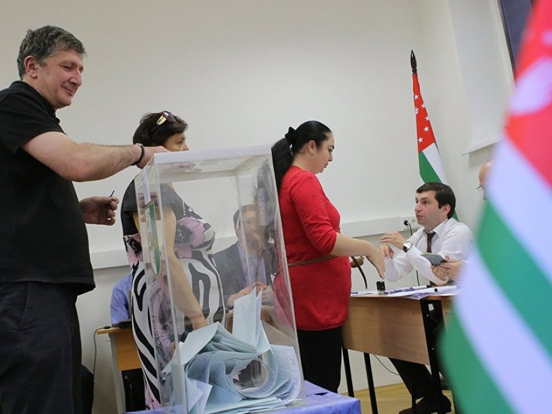Лидеры президентской гонки в Абхазии активно работали с армянским электоратом