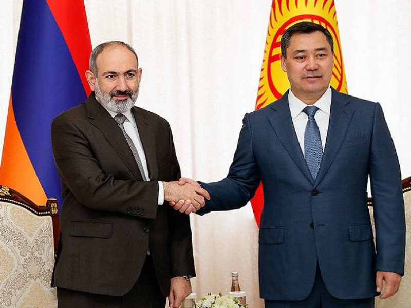 Никол Пашинян поздравил президента Кыргызстана с Днём независимости