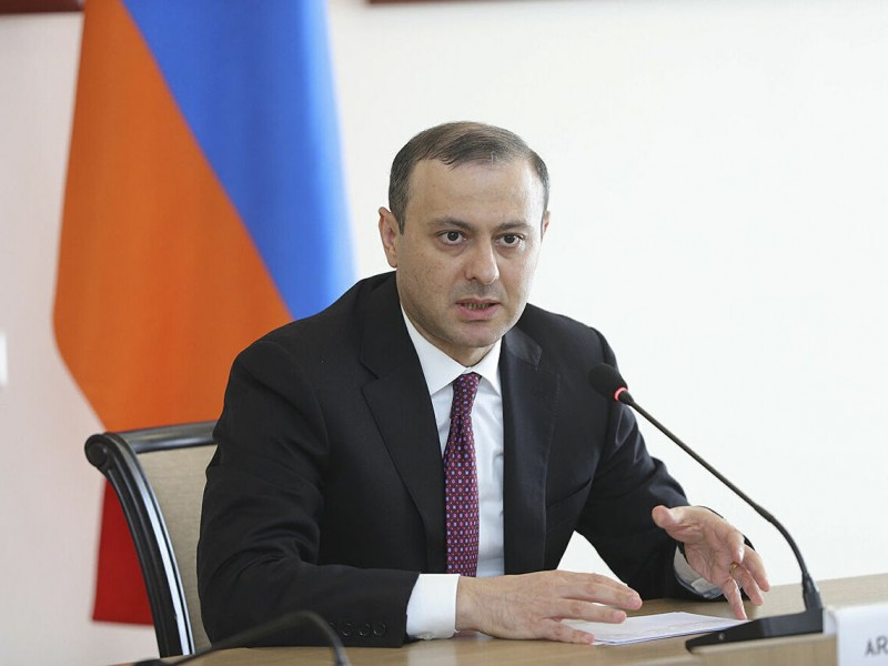Азербайджан готовится к крупной эскалации — секретарь Совбеза Армении