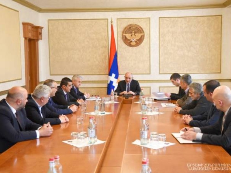 Президент Арцаха обсудил с представителями политических партий НС предстоящие выборы