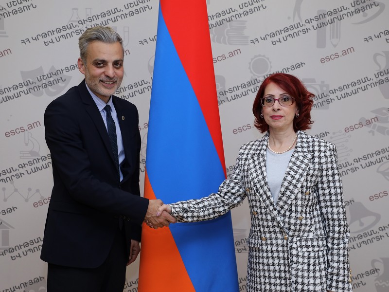 Армения может сыграть очень большую роль в установлении мира в регионе - посол САР